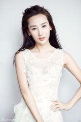 组图：《一代枭雄》高洋纯白系写真清新典雅