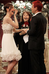 高清图集：陈小春迎娶应采儿 新娘戏称像“裸婚”