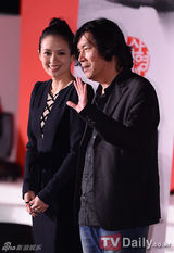 组图：章子怡李长东导演出席釜山电影节活动