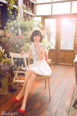 组图：高露登杂志演绎俏皮女郎之风采