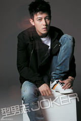 组图：陈冠希登《型男志》 帅气依旧潇洒有型