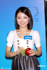 高清图：《不速之约》拜神 欧阳震华否认不满杨怡