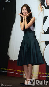 组图：韩剧《总理和我》发布 少时允儿害羞扮花