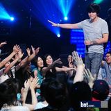 组图：韩国复活乐队等录音乐节目现场展现热情