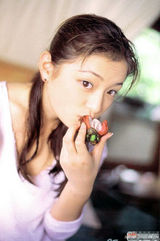 组图：滨崎步少女泳装照曝光 婴儿肥容貌变化大