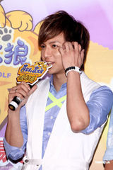 幻灯组图：周笔畅耍酷扮可爱 棒棒堂平底锅当贺礼 