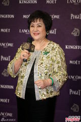 组图：甄珍获金马终身成就奖贵气逼人