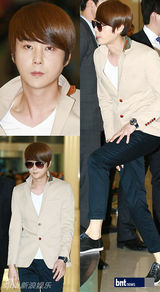 组图：韩国组合神话两人一组3地办签名会谢粉丝