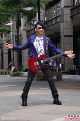 组图：陶喆蓝发义挺金曲奖 澄清炮轰评审口水战