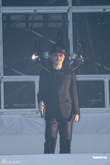 组图：达明一派25周年纪念个唱 相隔8年再踏红馆