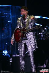 组图：陶喆与辣妹热舞互摸 谢霆锋帅气现身飙歌