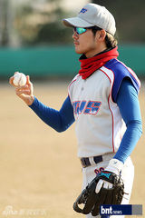 组图：金昌烈吴智昊等韩国众星参加棒球大赛