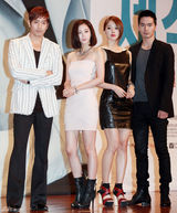 高清组图：韩艺瑟神话Eric宣传《间谍明月》十足养眼