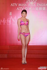 组图：候选亚姐泳装亮相 韩国选手压鼻否认整容