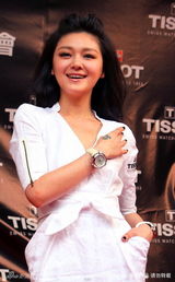 幻灯图集：大S白衣飘飘美丽动人 积极锻练体能