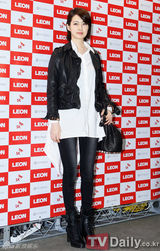 组图：李瑶媛朴施厚等出席时尚杂志创刊派对