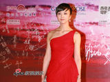 高清组图：汤唯红裙耀眼发型别致 拎袖珍手包造型感十足