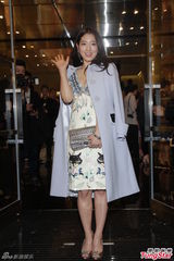 高清：朴信惠袭港露事业线艳压全场 与利特不熟