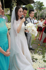 组图：杨幂刘恺威完婚 新娘现场洒泪新郎帮擦