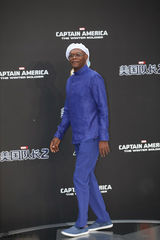 组图：《美国队长2》主创访华 斯嘉丽黑裙妩媚