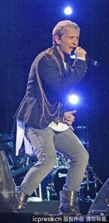 组图：西城男孩英国告别巡演 深情放歌魅力不减