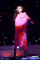 高清组图：郑秀文香港红馆开唱 与刘德华贴面掀高潮