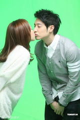 组图：潘玮柏拍MV展现吻功 自曝好久没接吻