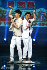 组图：迟帅高昊亮相《记歌词》幽默恶搞