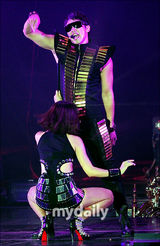 组图：Rain首尔演唱会华丽开唱 入伍前最后一场