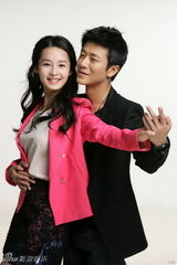 组图：林申李沁荧幕情侣写真绽放笑容