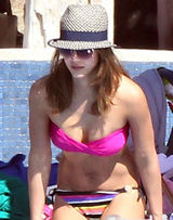 组图：杰西卡-阿尔芭比基尼照曝光展现火辣身材