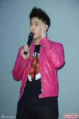 组图：潘玮柏摇下体跳哈林摇 对新恋情没有期待