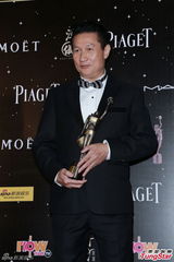 组图：最成熟新演员徐家杰金像后台感谢父母