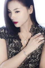 组图：刘涛杂志大片 魅惑红唇性感迷人