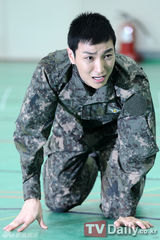 组图：SJ利特演歌舞剧激动飙泪 池贤宇亮相