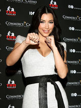 幻灯：皮特东京亮相 《天伦》两女星纵情相拥