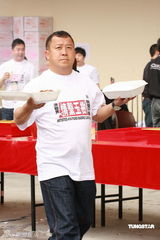 幻灯图：曾志伟张学友等出席赈灾汇演拜神仪式  