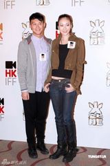 幻灯图：温碧霞不幸遭遇“午夜惊魂” 低胸示人