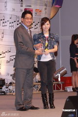 高清图：张智霖等齐聚音乐汇展颁奖 容祖儿夺九奖