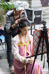 安七炫《帝锦》首演中国皇帝 借花献佛讨女主角欢心