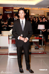 高清图：竹野内丰首度来港 众多媒体到场采访