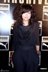 组图：黄秋生出席音乐派对 赞舒淇“天下第一美人”