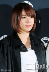 组图：4minute全智允南智贤黑白配出席时尚活动