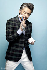 组图：吴秀波初秋写真 萌叔玩转雅痞范儿