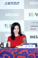 高清组图：金荷娜文彩元等韩星青龙奖按手印