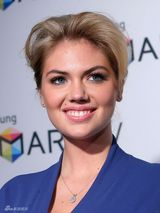 组图：抖奶超模阿普顿紧身蓝裙亮相大秀S曲线