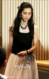 组图：SBS《武士白东秀》发布 俞承浩现身笑容亲切