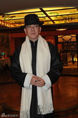 幻灯图：《精武风云》探班 舒淇演舞女甄子丹秀琴艺