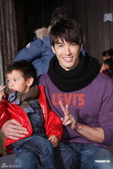 组图：蔡依林绯闻男友帅气走秀 回应35岁生子宣言