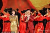 组图：张卫健张茜夫妇演唱歌曲《祝福你》